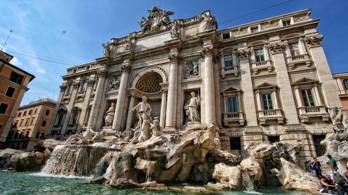 cosa vedere a piedi vicino la fontana di trevi