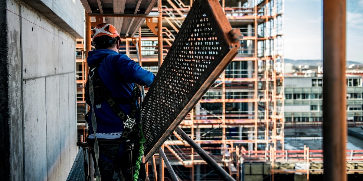 Qual è il costo di un ponteggio o di un'impalcatura al mq nel 2025? Operazione di montaggio di un'impalcatura