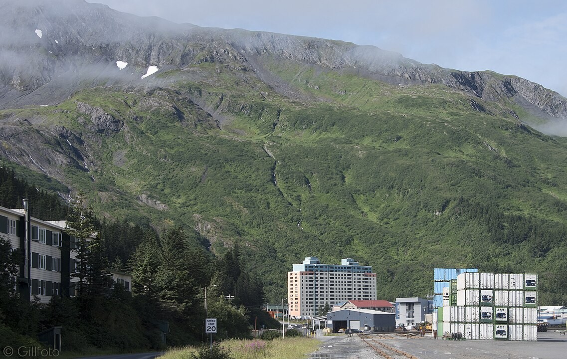 Los habitantes se describen como una familia extendida, donde todos se conocen y colaboran de manera colectiva.