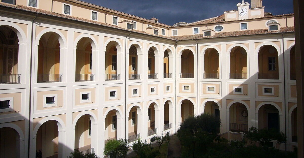 Il cortile dei vecchi di San Michele a Ripa