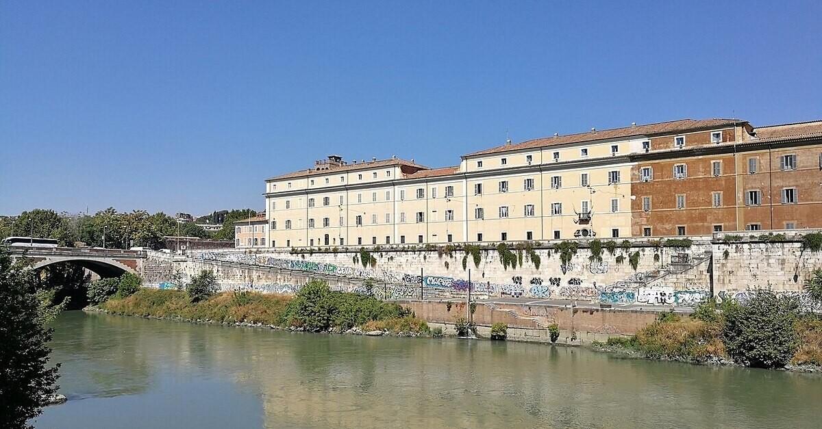 San Michele a Ripa visto dal Tevere