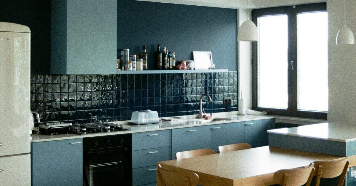 Cucina totalmente celeste polvere