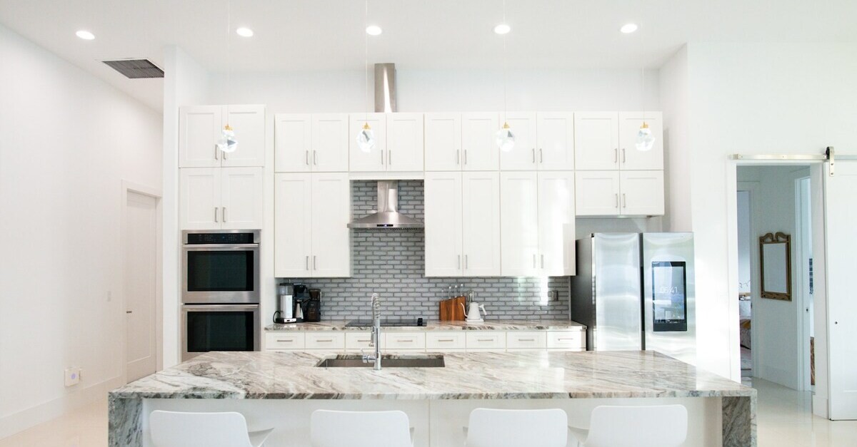 Faretti direzionabili per una cucina moderna