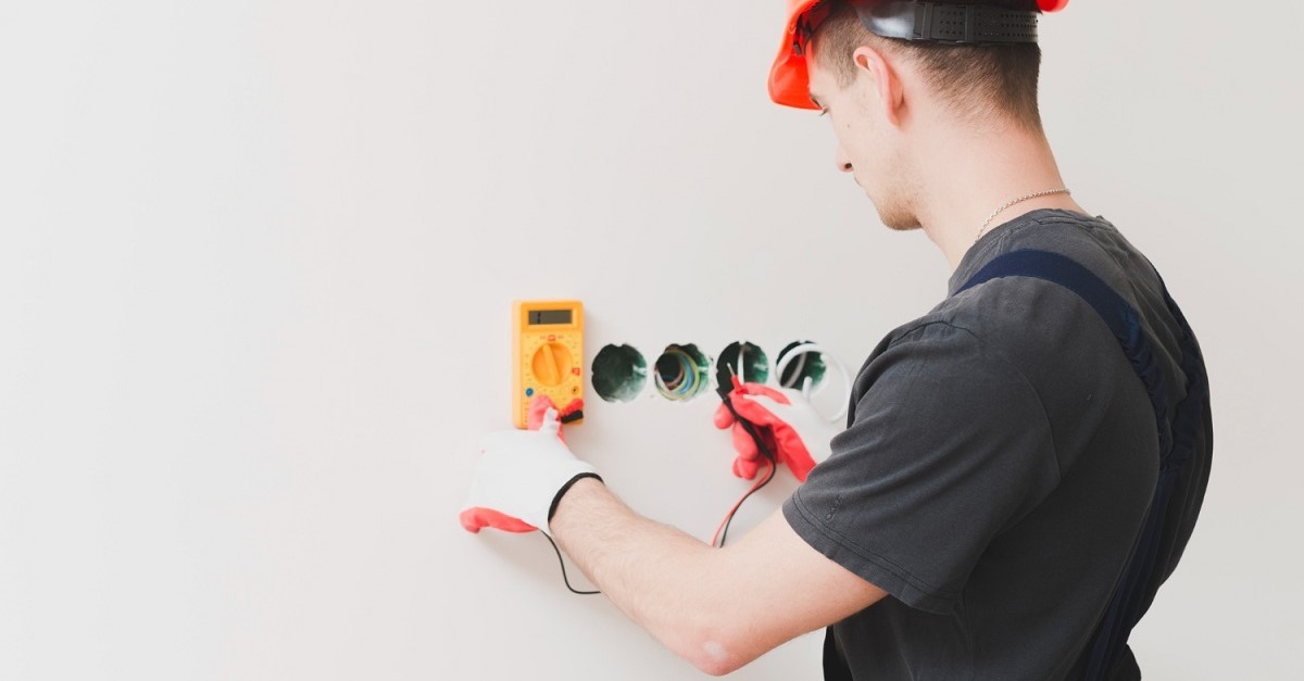 Per una questione di sicurezza, i meno esperti in questo campo dovrebbero affidarsi a un elettricista