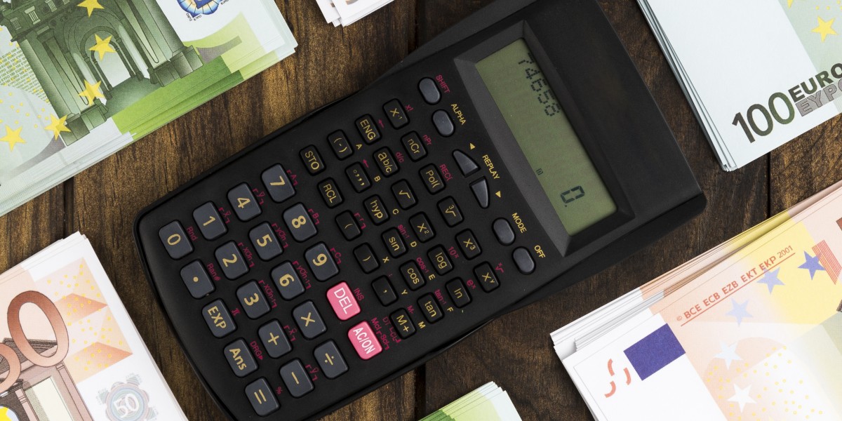 banconote e calcolatrice