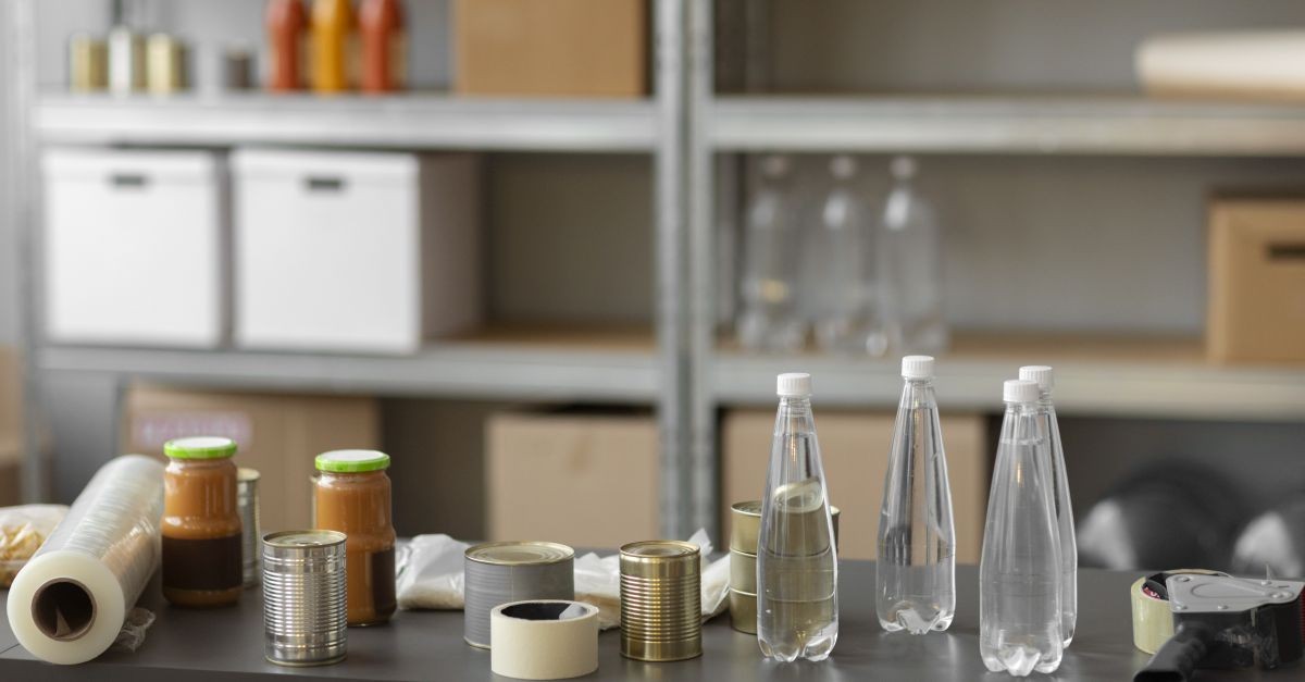 dettaglio scaffalatura cantina 