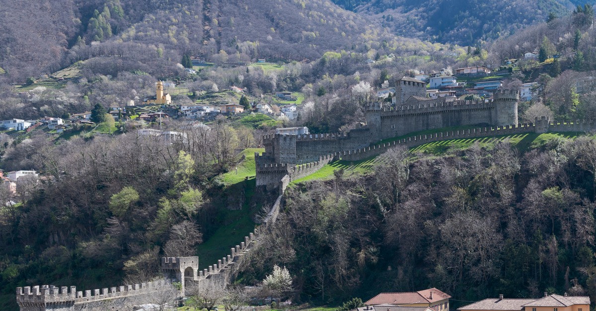 veduta del castello di Montebello
