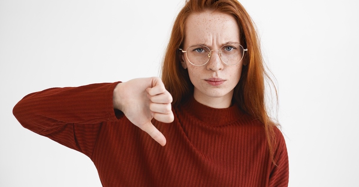 Fornire delle false referenze