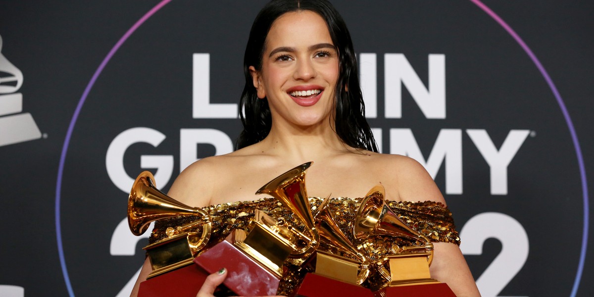 dove vive rosalia cantante