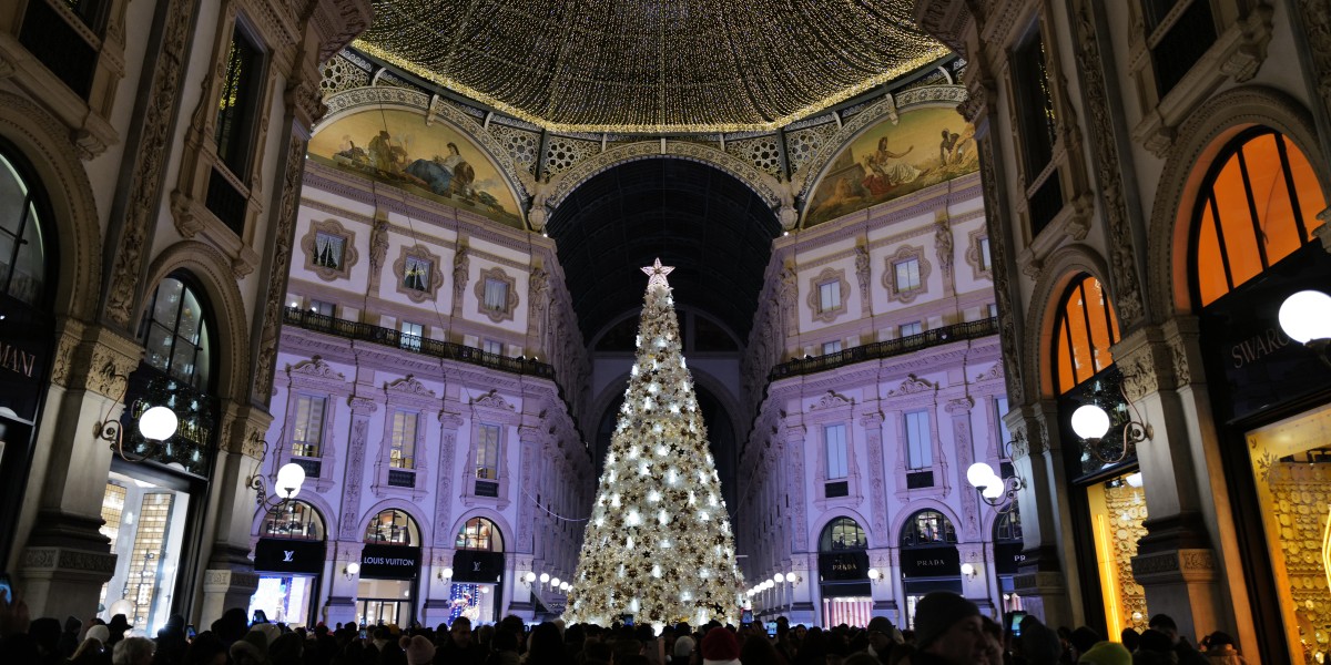 Christmas lights Milan 2025 dates