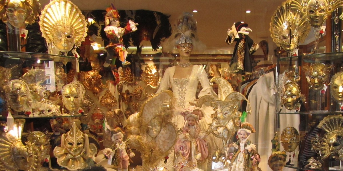 Best Christmas lights Italy 2025