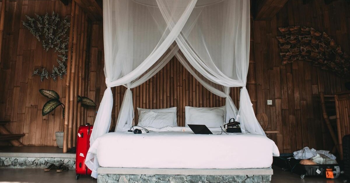 letto a baldacchino classico