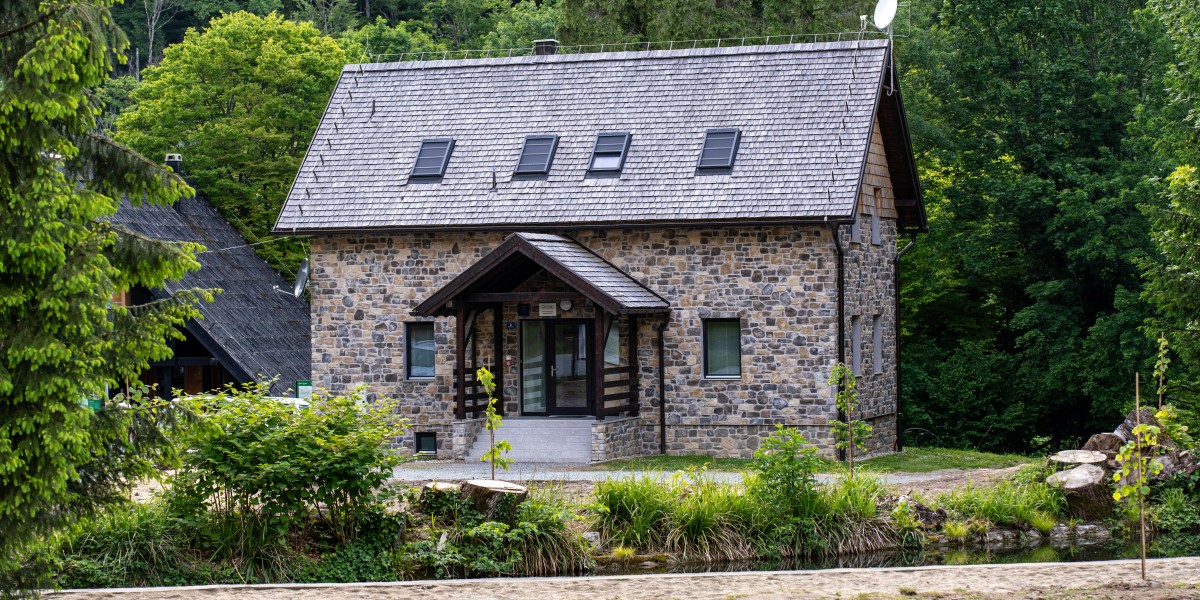 case prefabbricate in pietra