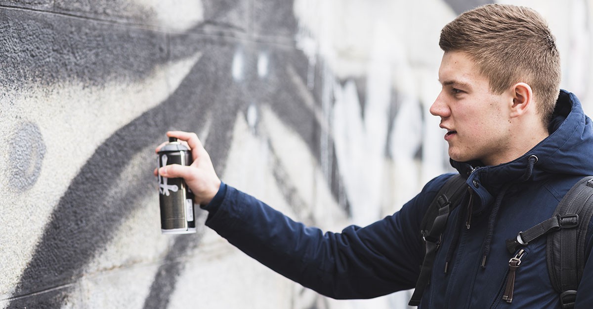 Reato imbrattare muri