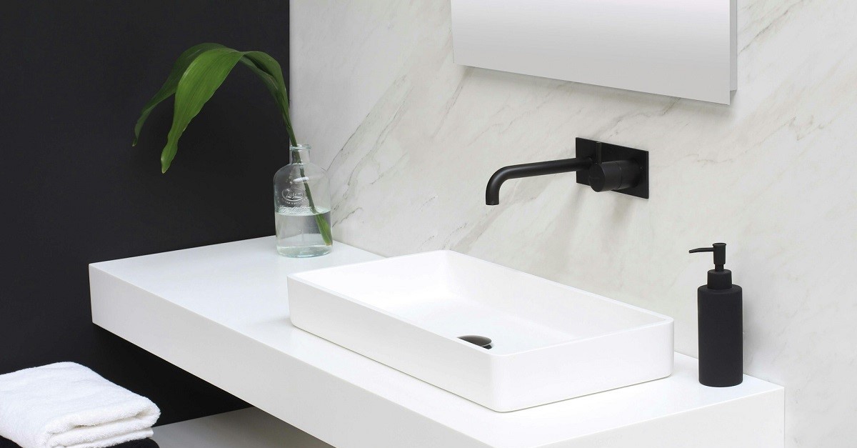 Un rubinetto in acciaio con rivestimento in PVD nero opaco