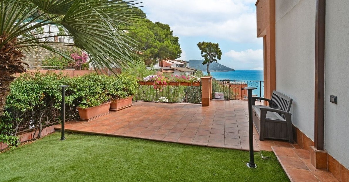 villetta bifamiliare a Rollo, Andora