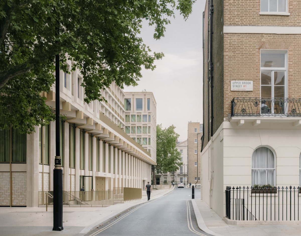 La sexta planta fue ampliada y el resto fueron reconstruidas en gran medida manteniendo la fachada histórica.