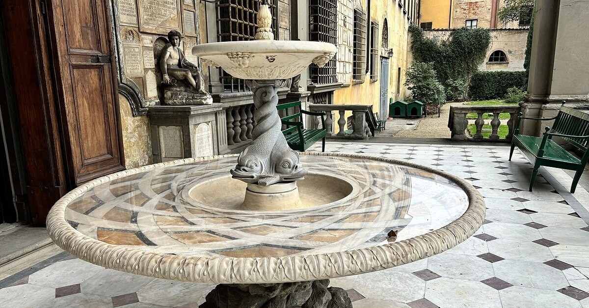 La fontana all'entrata di Palazzo Corsini a Firenze
