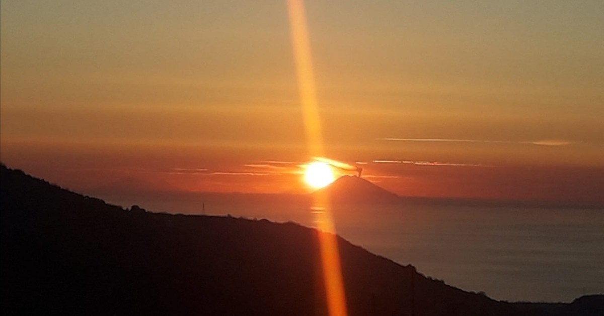 La Riviera dei Tramonti con sullo sfondo Stromboli