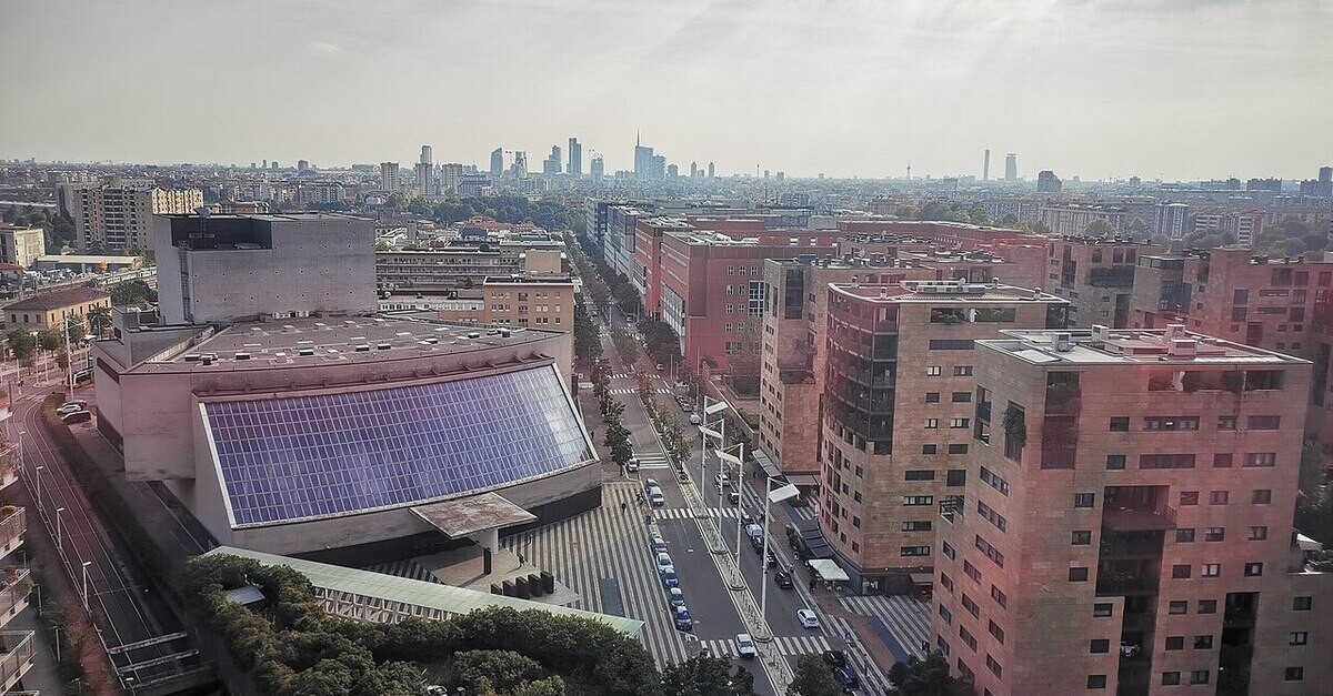 Il Teatro degli Arcimboldi visto da fuori