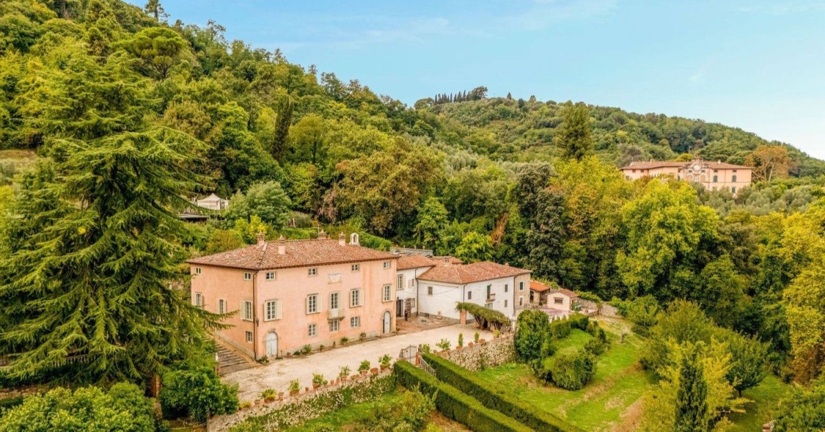 Lucca villa for sale