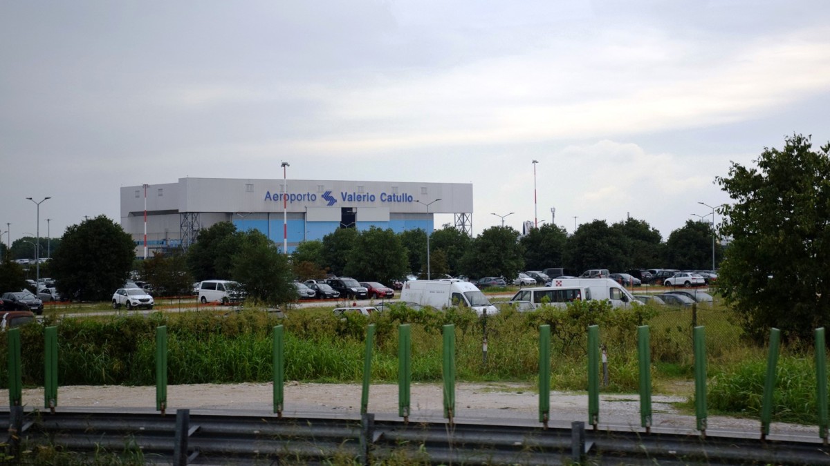 come si chiama l'aeroporto di verona