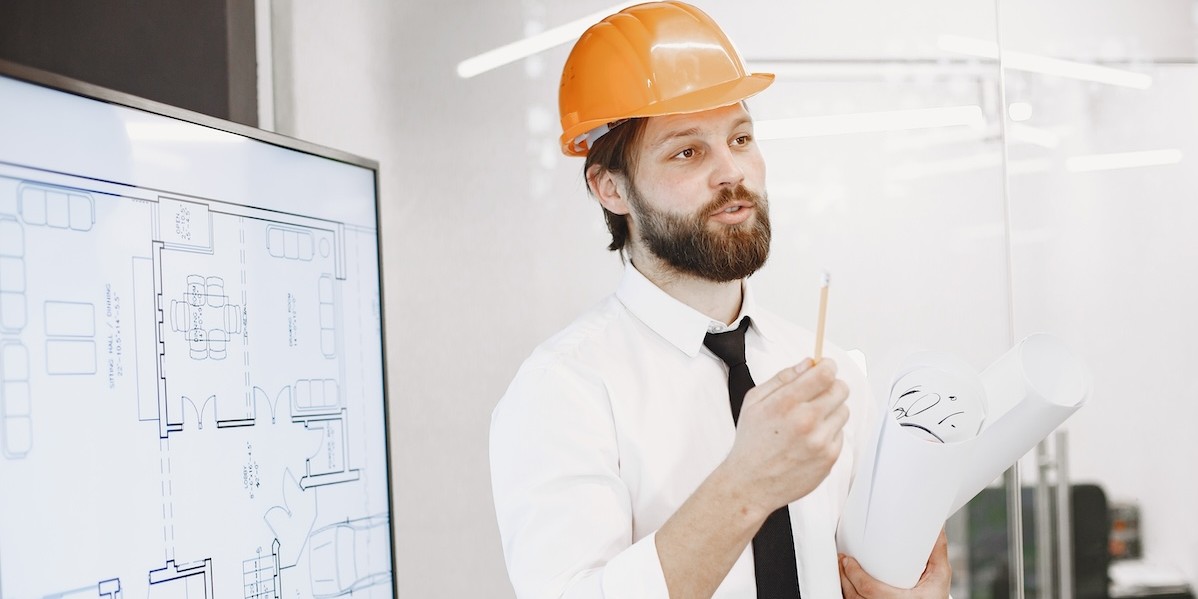 Architetto ingegnere mostra progetto edificio