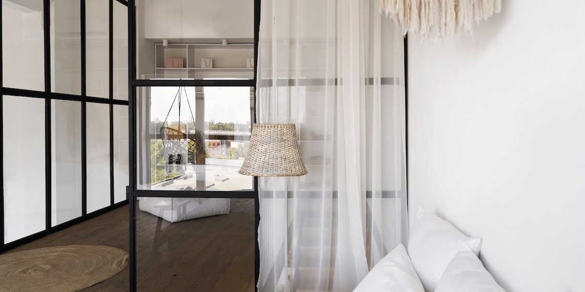 Design degli interni della camera da letto, vista laterale