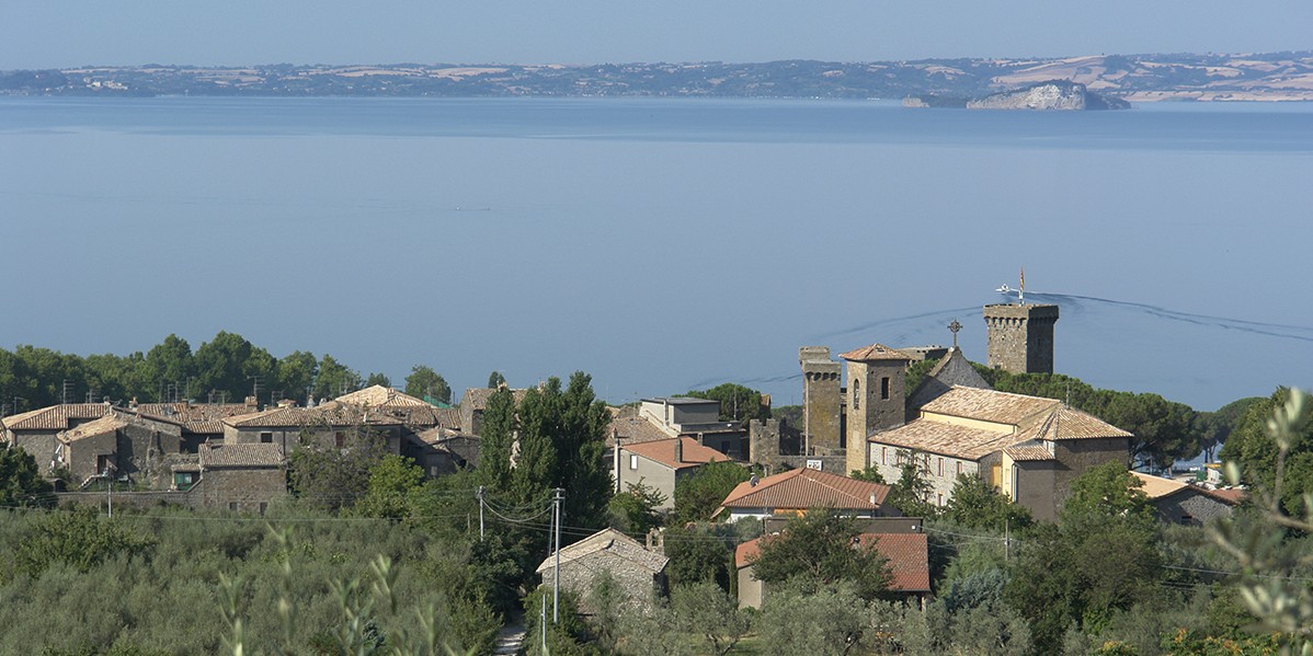 Lake towns in Italy to live