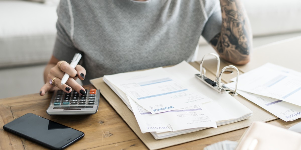 calcolatrice e fogli 