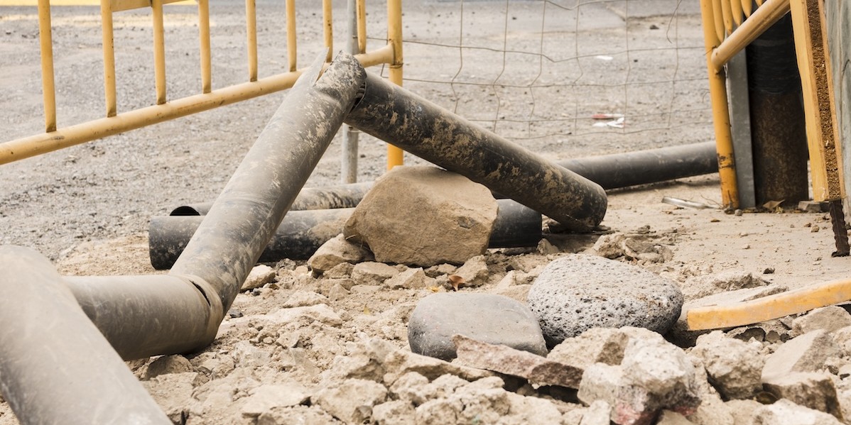 Lavori di riparazione di tubi e pozzetti