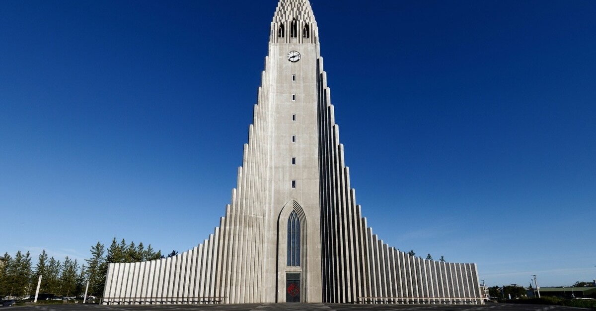 chiesa di Hallgrimskirkja di giorno