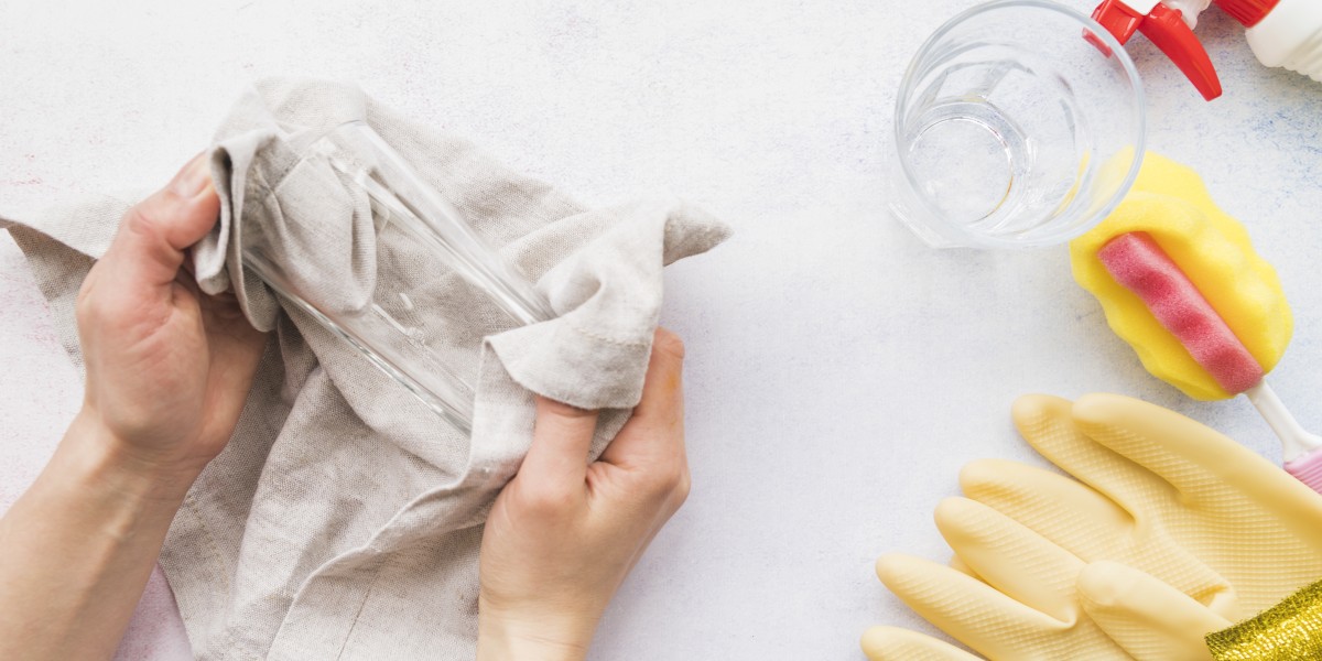 come togliere le macchie di tinta per capelli dai tessuti