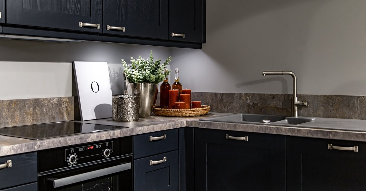 cucina moderna a induzione colore nero