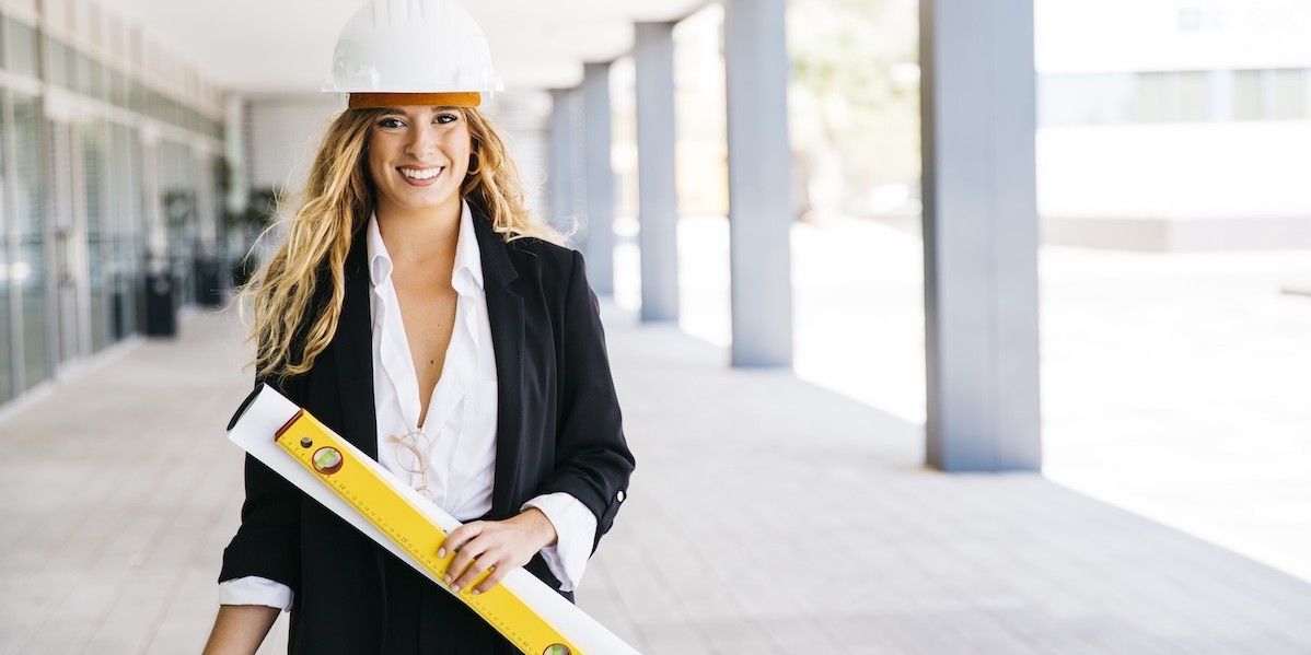 Architettetto con casco