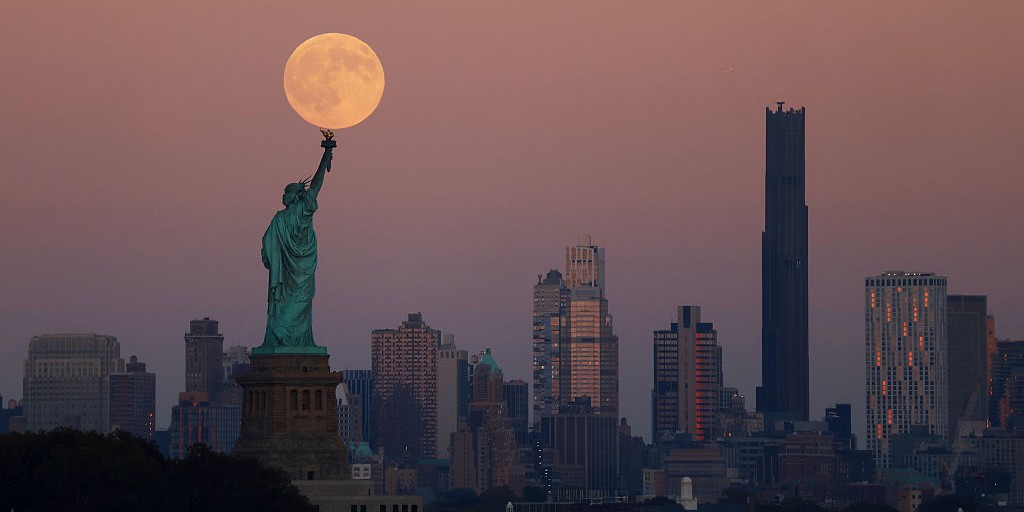 quanto è alta la Statua della Libertà