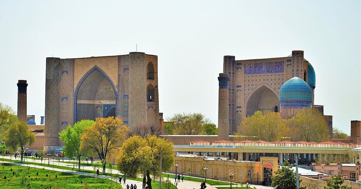 I due giganteschi portali della moschea di Bibi-Khanym