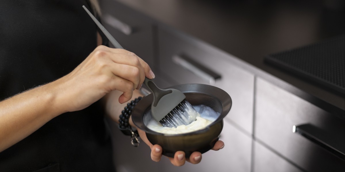 come togliere le macchie di tinta per capelli dai tessuti