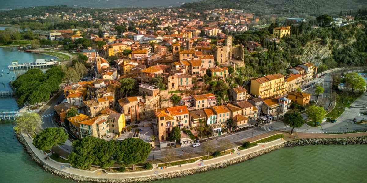 Best lake towns to live Italy