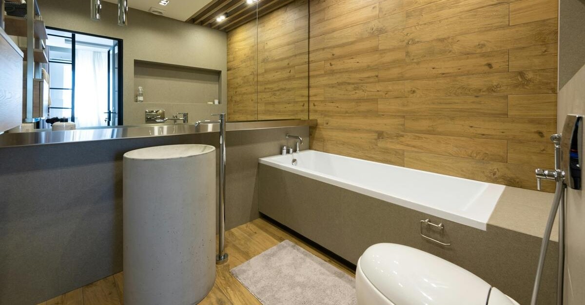 pavimento in legno in bagno