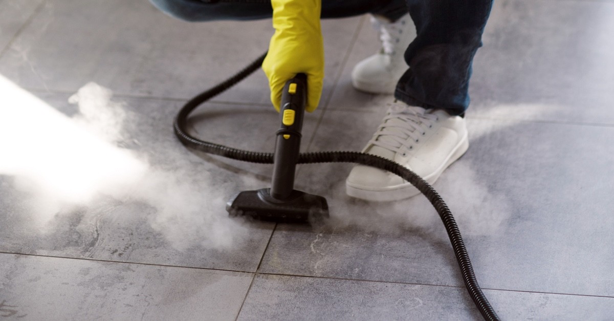 pulizia fughe del pavimento