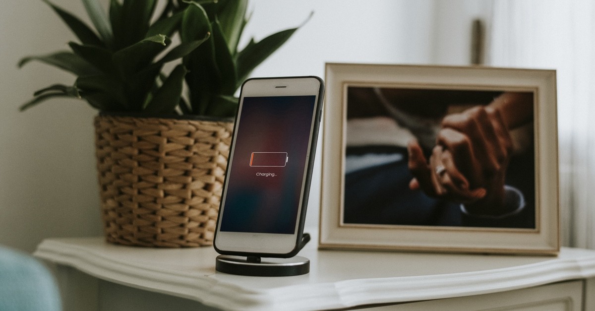 smartphone con batteria scarica