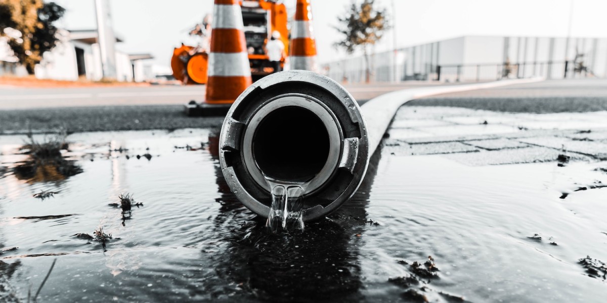 Lavori di riparazione di tubi e pozzetti