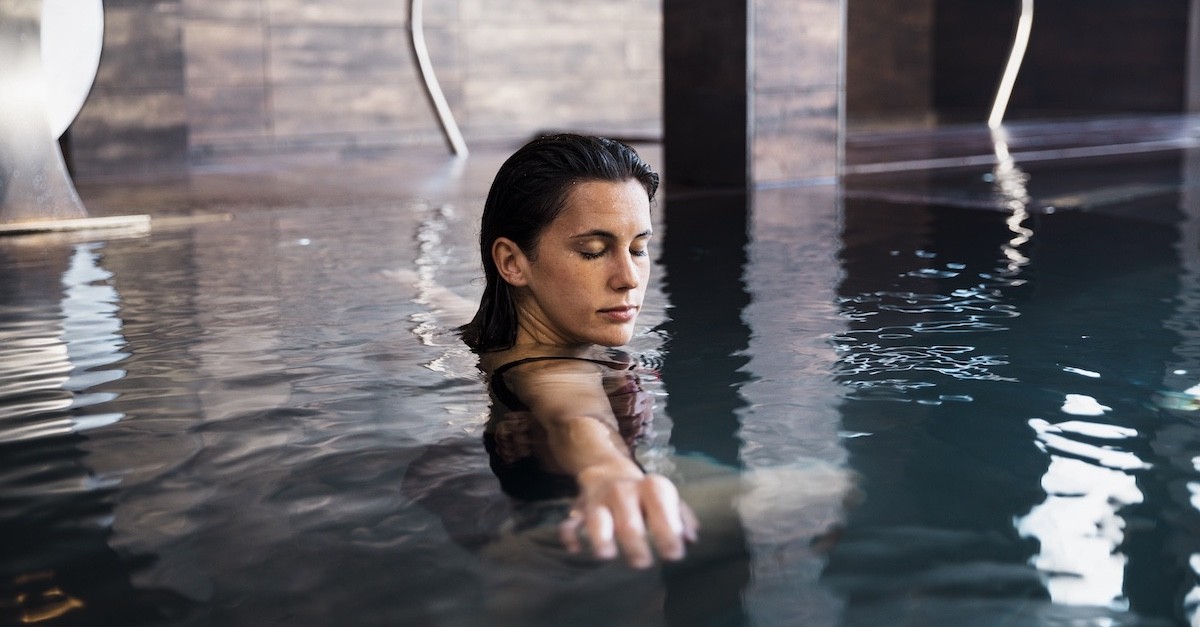 Donna in una vasca