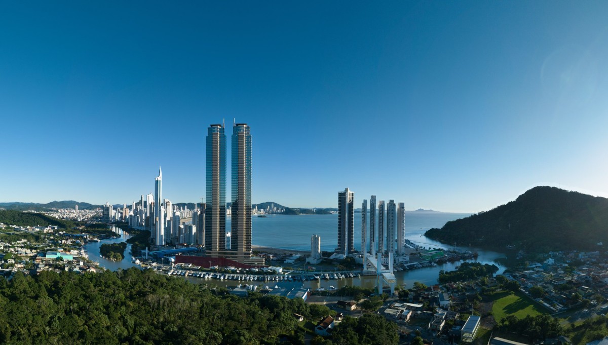 El rascacielos es el edificio más alto del país con sus 294 metros de altura y sus 81 plantas, dominando, así, el skyline de la ciudad.