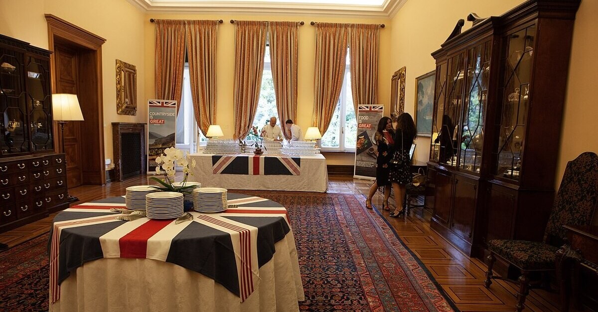 Gli interni di Villa Wolkonsky durante un evento