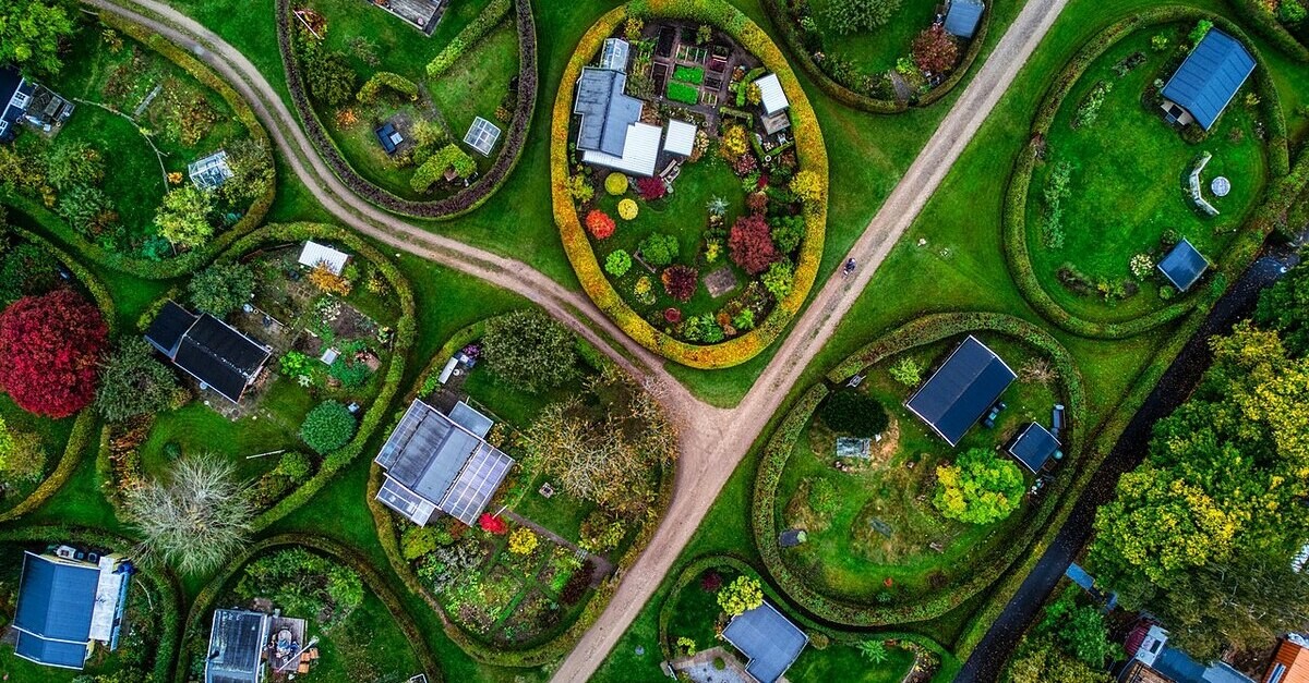 Uno dei giardini di Naerum dall'alto