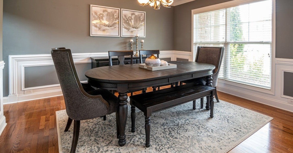 Un tappeto rettangolare pelo corto