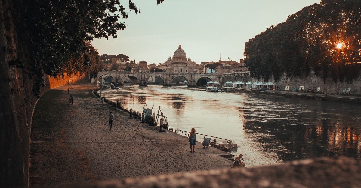 La basilica di San Pietro vista da lontano