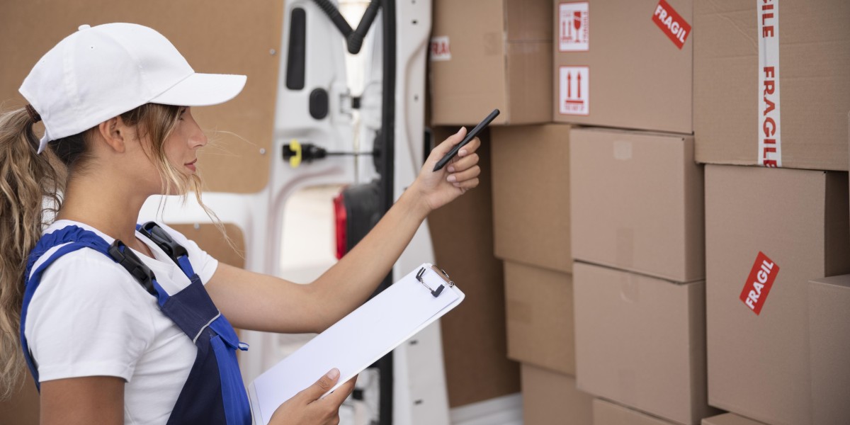 Addetta alla consegna di pacchi